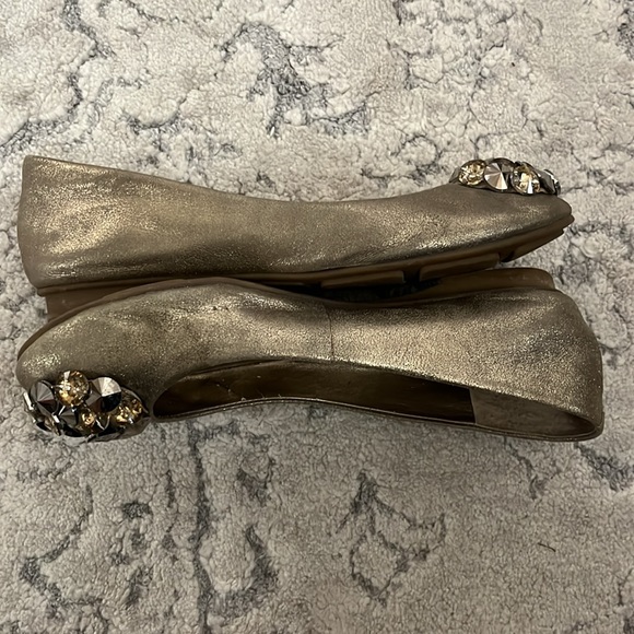Antonio Melanie gold flats with round jeweled detail Size 7.5M - Picture 10 of 17